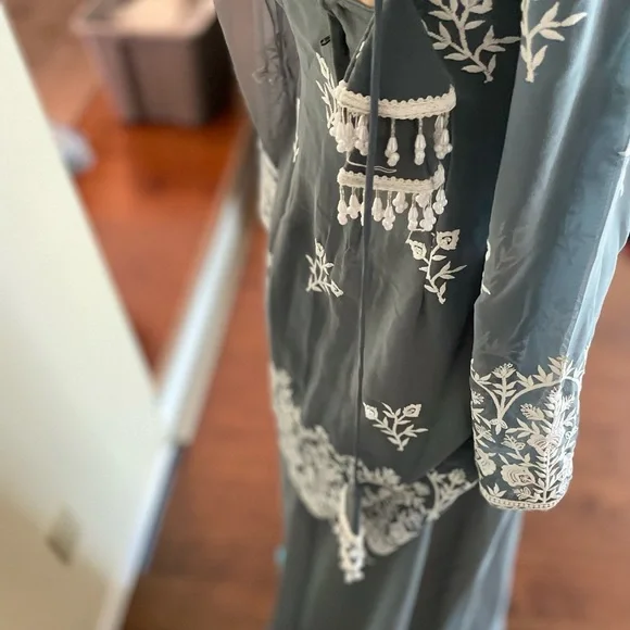 Elegant Gray Embroidered 3pics set Indian stylish Kameez - Picture 5 of 9